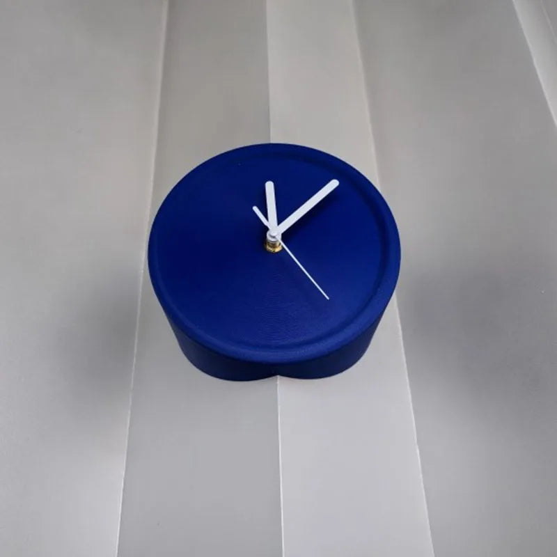 Nordic Minimalist Resin Wall Clock Xenomorph Design With Quiet Sweep Movement — Red | KIMLUD