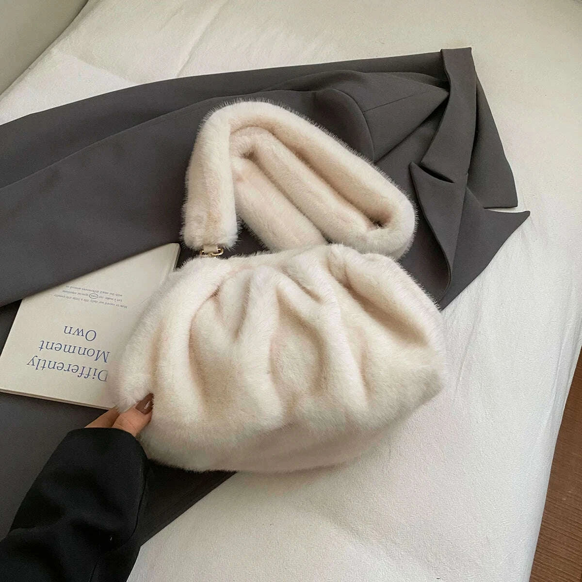 fashionable-wrinkled-cloud-bag-soft-faux-fur-small-shoulder-bags-for-women-2026-winter-trend-korean-plush-handbags-crossbody-bagkimludkimlud-35556860