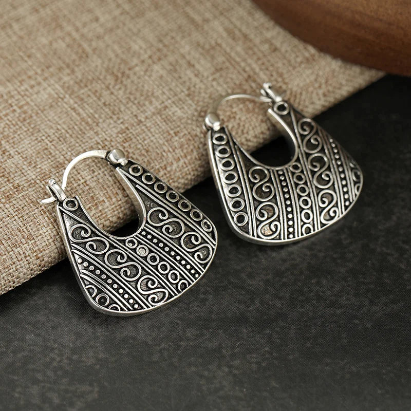 Ladies' Vintage Totem Earrings Spiral Relief Pattern Design Daily Commuting Versatile Ear Buckle Exotic Style Earrings