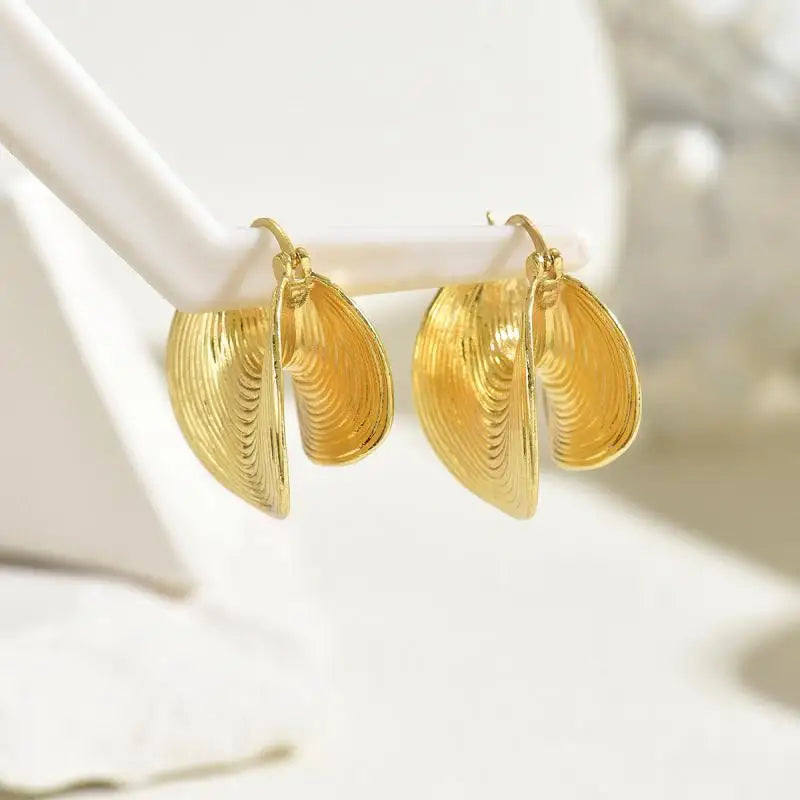 Gold-Tone Geometric Irregular Striped Large Ear Buckle Earrings — Gold | KIMLUD