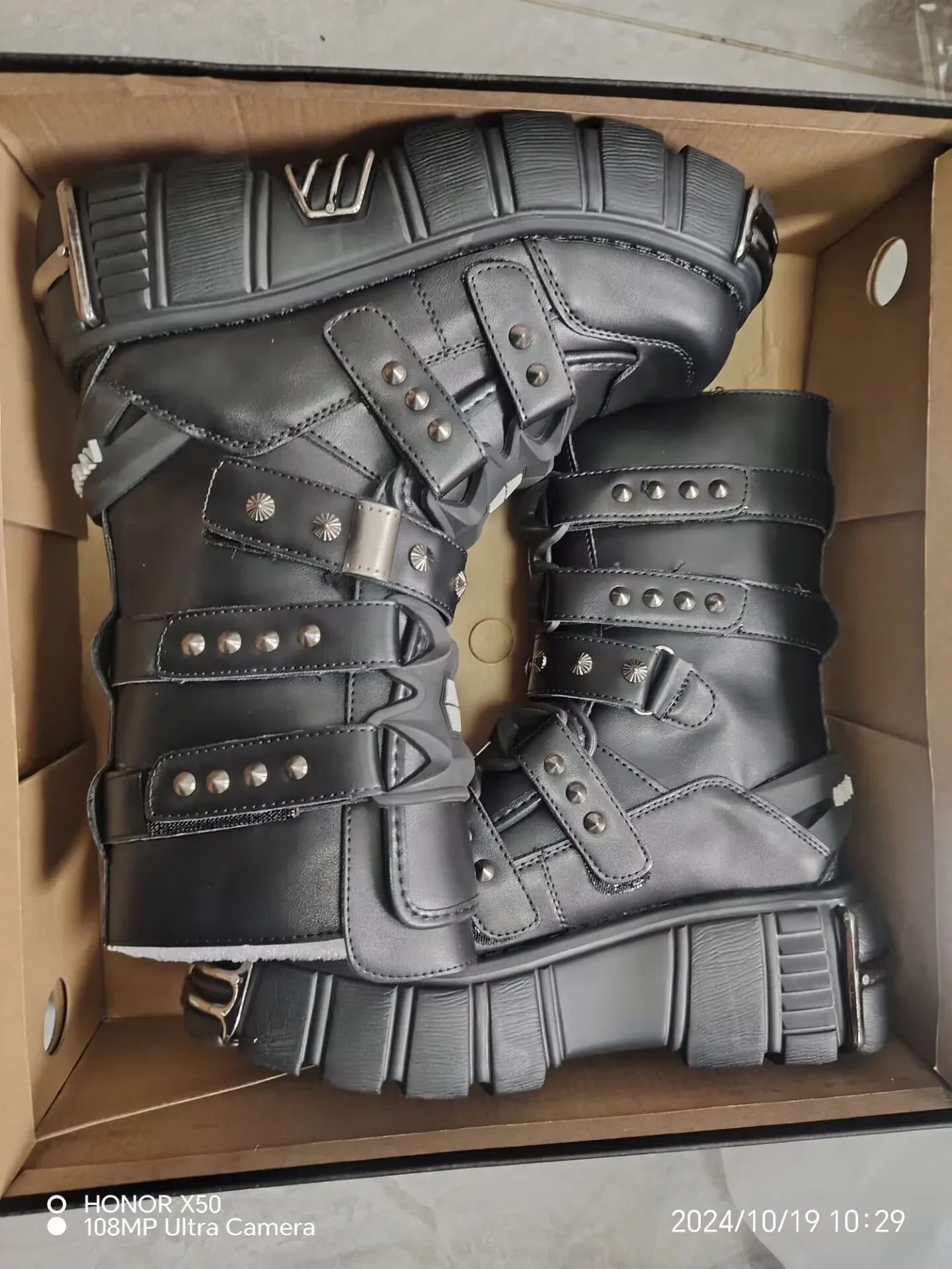 2025 New Star Same Dark Goth Mid-tube Metal Rivet Lace-up Men's and Women's Platform Punk Boots Tide