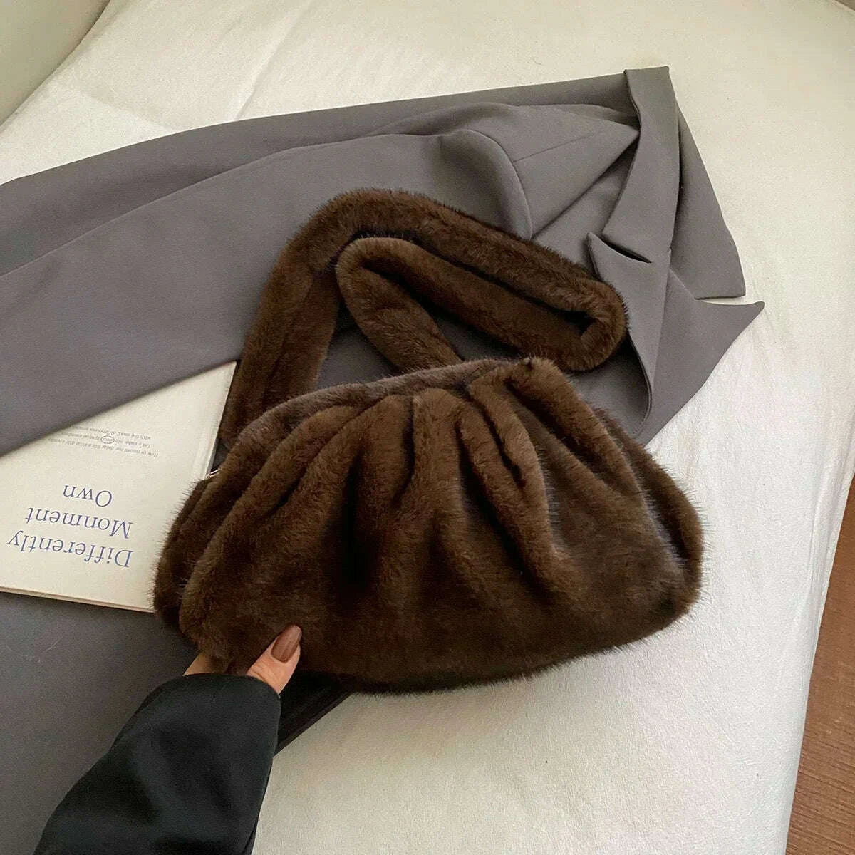 fashionable-wrinkled-cloud-bag-soft-faux-fur-small-shoulder-bags-for-women-2026-winter-trend-korean-plush-handbags-crossbody-bagkimludkimlud-35556866