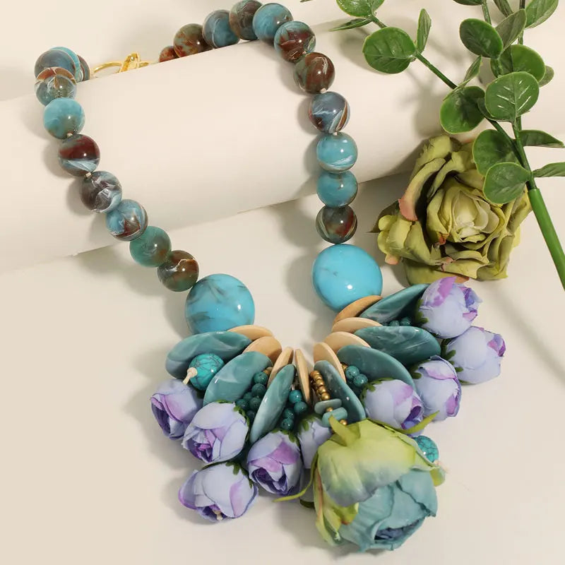 Statement Elegant Acrylic Floral Necklace — Gold | KIMLUD