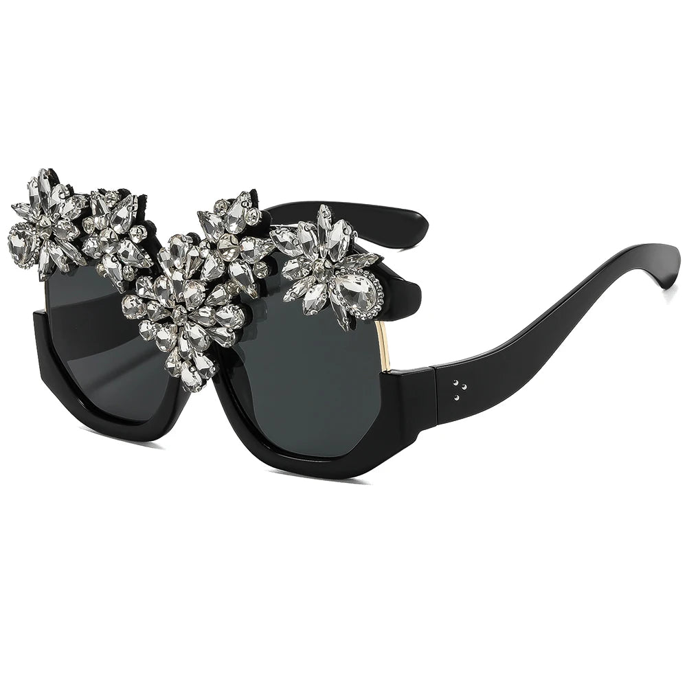 Oversized Floral Rhinestone Sunglasses Women Exaggerated Luxury Statement Eyewear for Retro Party Fashion Show V400