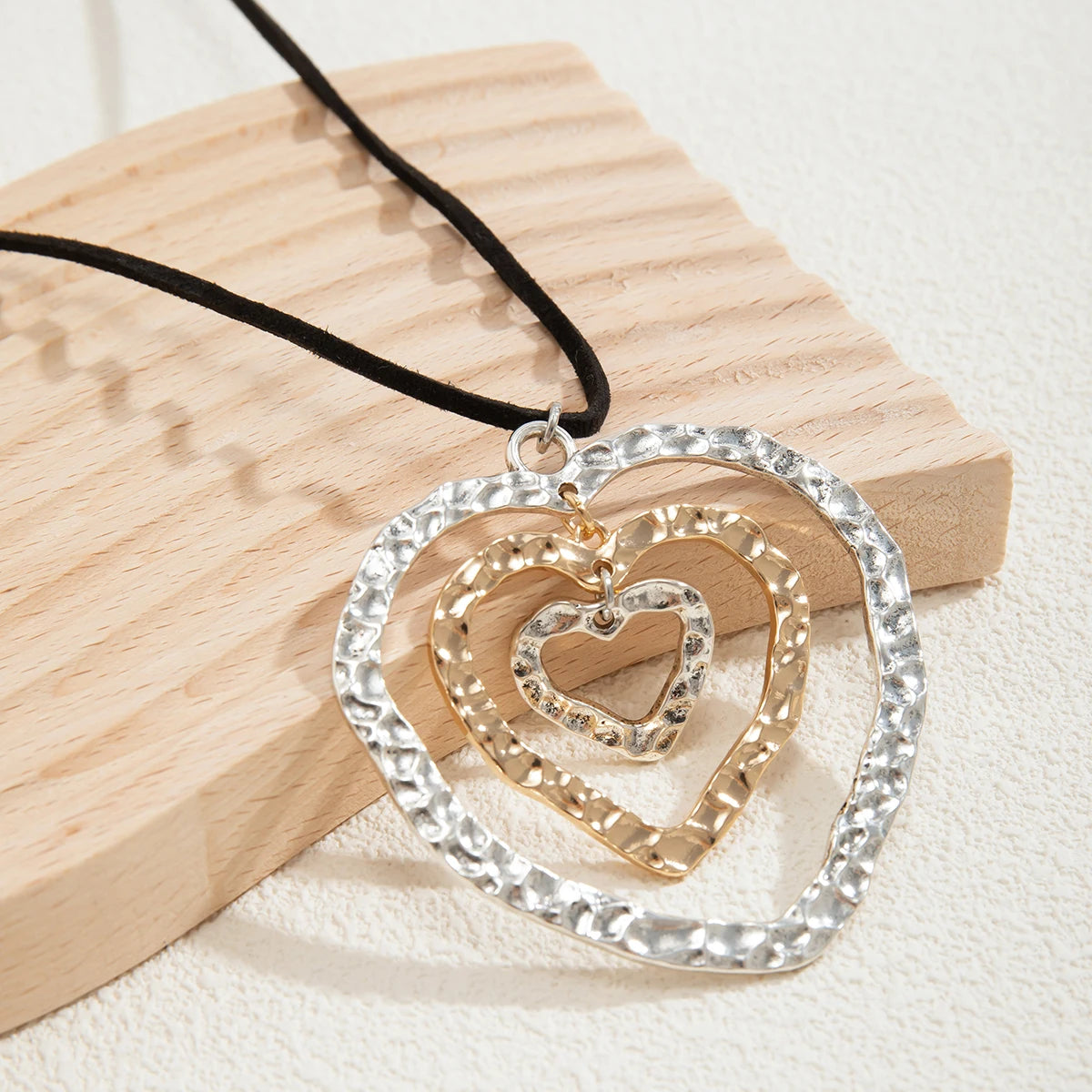 Long Lace Up Rope Chains with Big Hollowed Out Heart Pendant Necklace for Women Trendy Accessories on Neck Fashion Jewelry Gifts