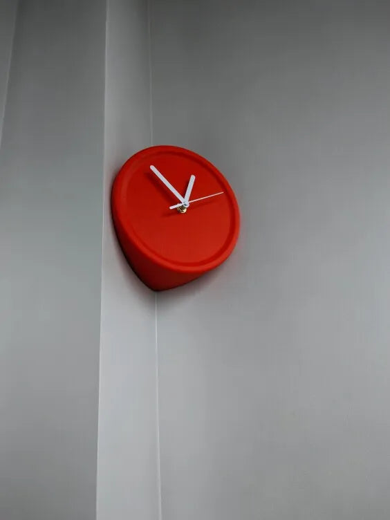 Nordic Minimalist Resin Wall Clock Xenomorph Design With Quiet Sweep Movement — Red | KIMLUD
