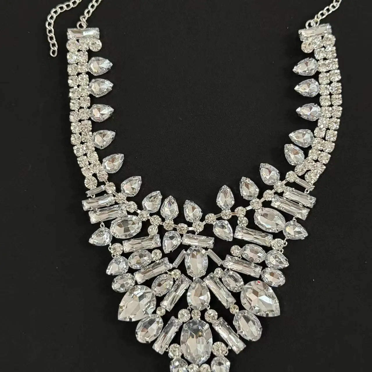 Luxurious geometric necklace, exaggerated rhinestone collarbone chain, retro banquet accessory