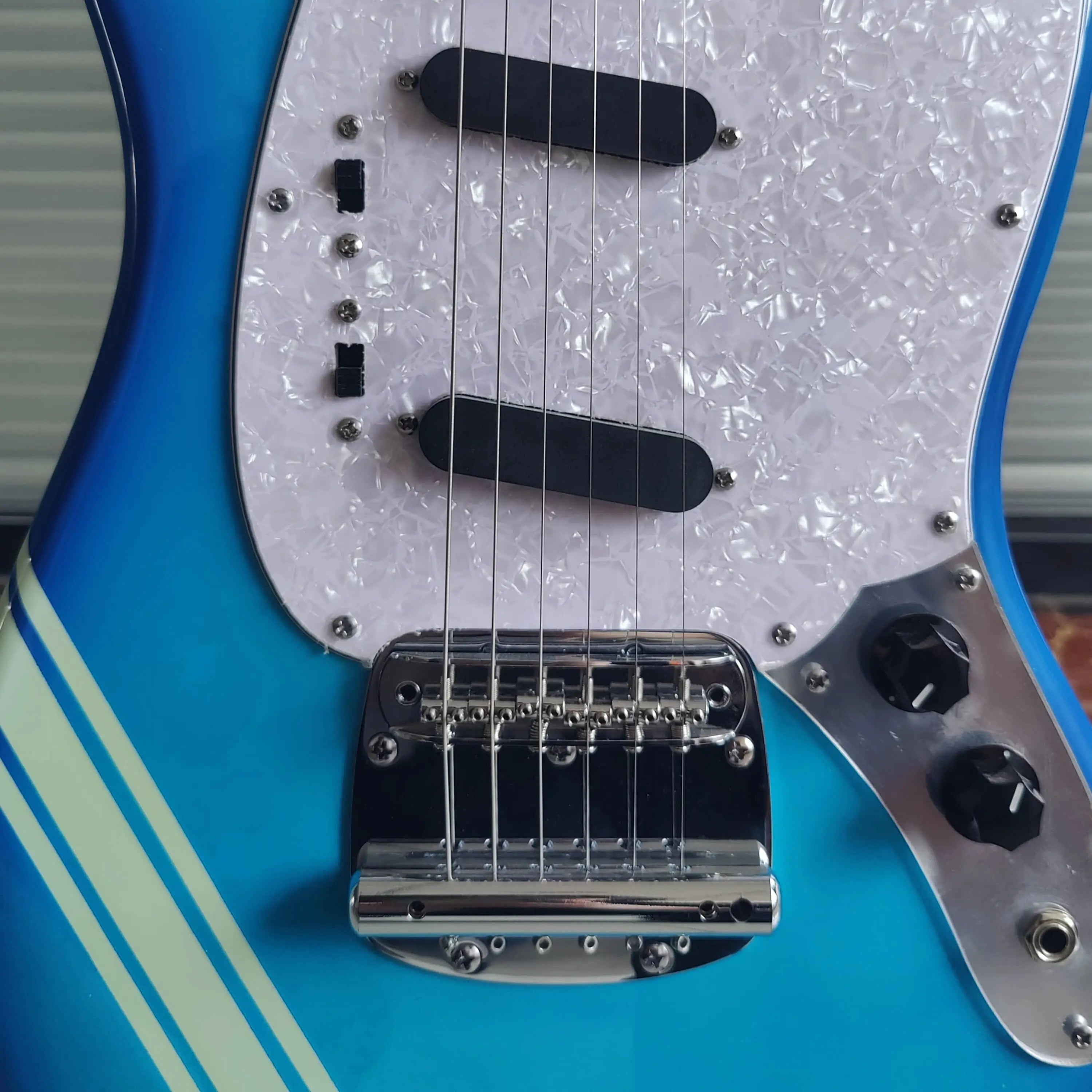 Mahogany Striped Electric Guitar — Sparkle White | KIMLUD