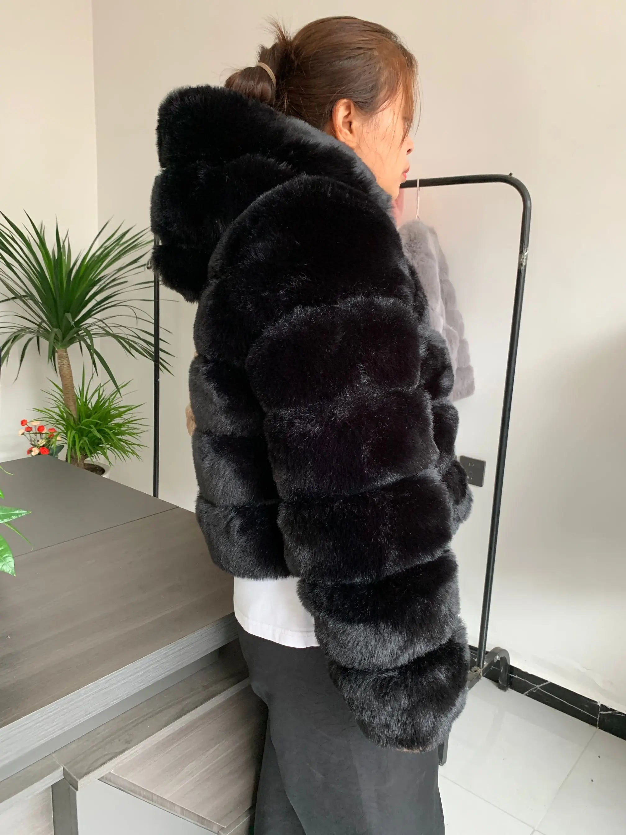 Women's faux fur coat hooded hot selling winter fashion warm hooded fur coat imitation fox faux fur good quality
