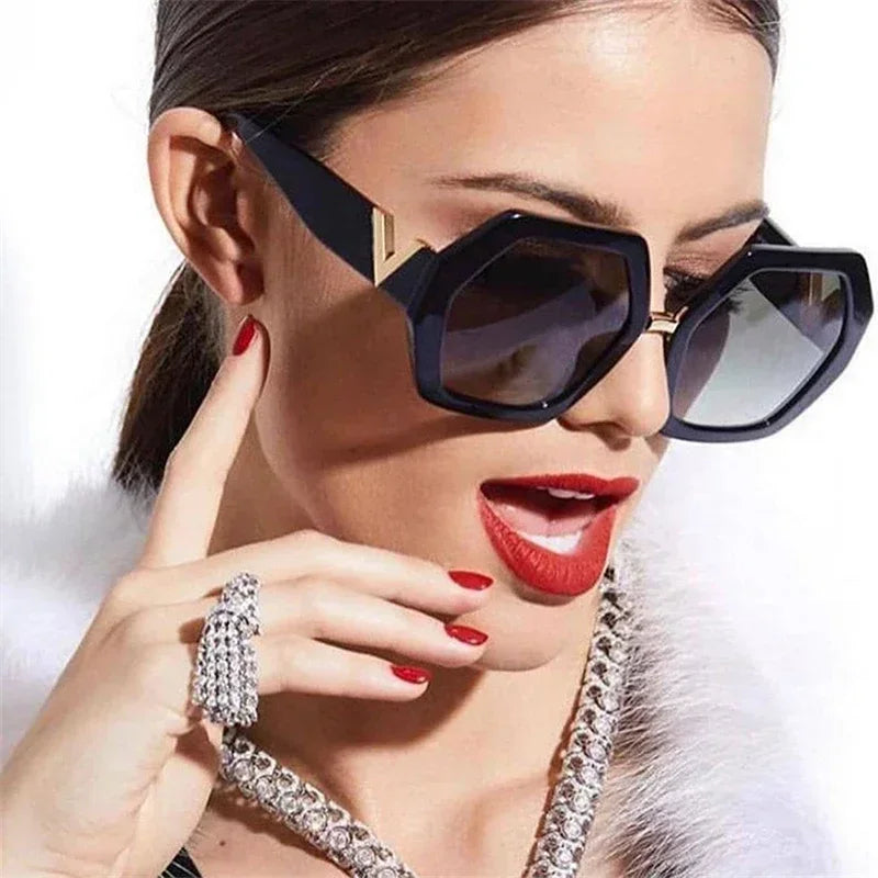 2025 Luxury Square Sunglasses Ladies Fashion Glasses Classic Brand Designer Retro Sun Glasses Women Sexy Eyewear Unisex Shades