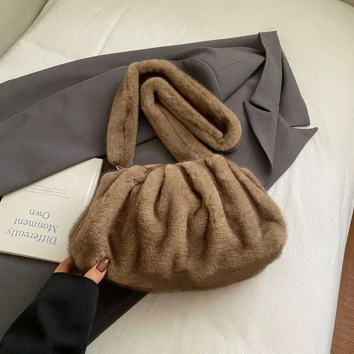 fashionable-wrinkled-cloud-bag-soft-faux-fur-small-shoulder-bags-for-women-2026-winter-trend-korean-plush-handbags-crossbody-bagkimludkimlud-35556862