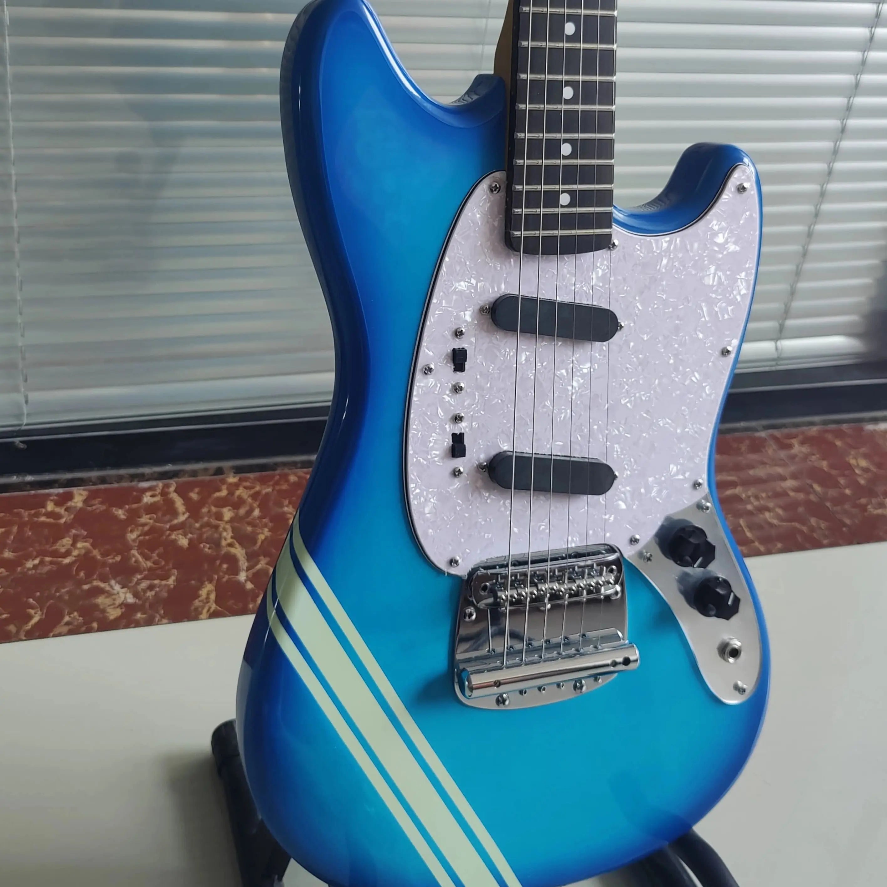 Mahogany Striped Electric Guitar — Sparkle White | KIMLUD