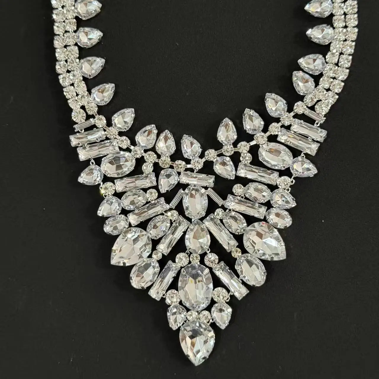 Luxurious geometric necklace, exaggerated rhinestone collarbone chain, retro banquet accessory