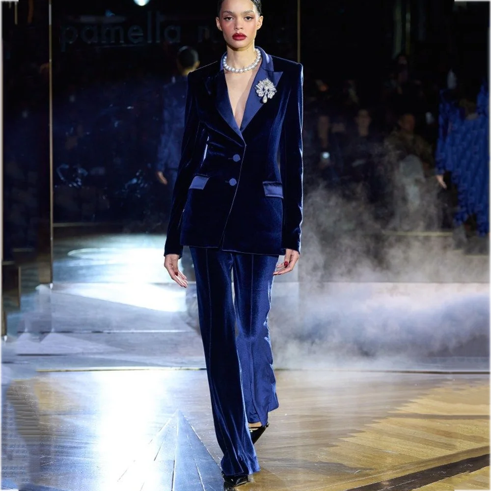 Sophisticated Velvet Suit Two Pieces Jacket Pants Chic Peaked Lapel Straight Outfit Model Show Business Office Women Wear