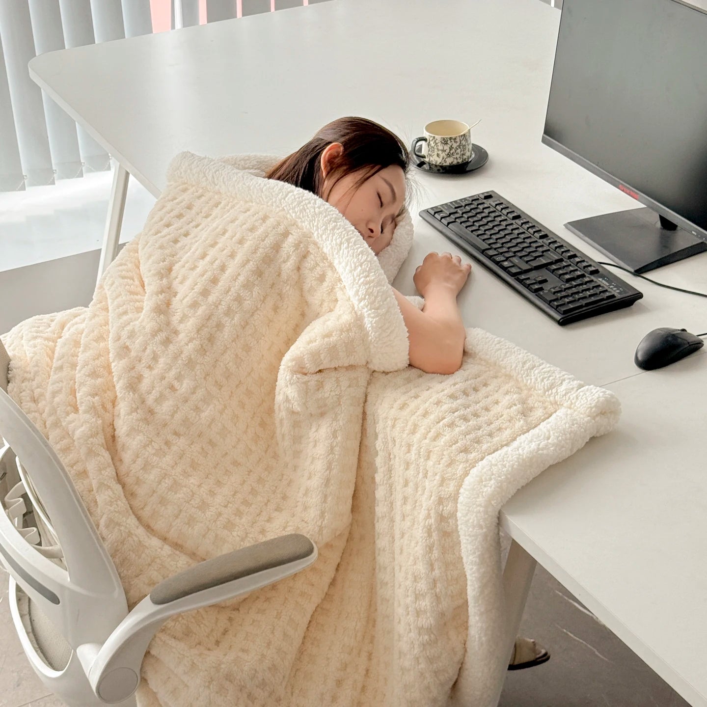 Autumn Winter Thick Warm Fleece Blanket Double Layer Artificial Lambswool Throws Blankets for Sofa or Bed Queen Double Comforter