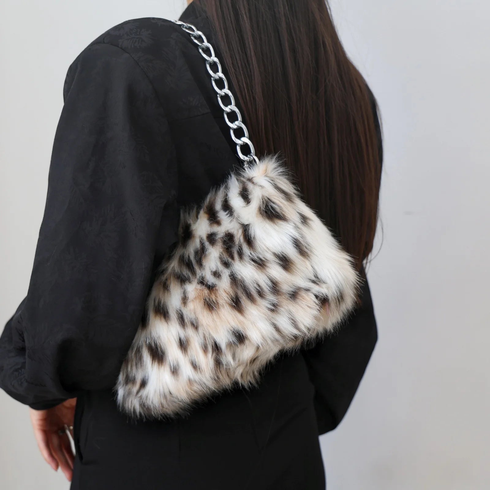 Luxury Leopard Design Plush Underarm Bag for Women Winter Faux Furry Chain Shoulder Bags Female Furry Dinner Purse Handbags
