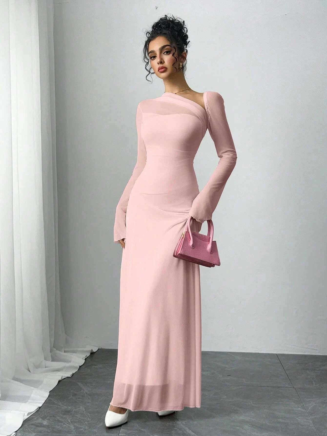 New spring/summer women's pink tulle explosion slim irregular diagonal shoulder ultra long dress