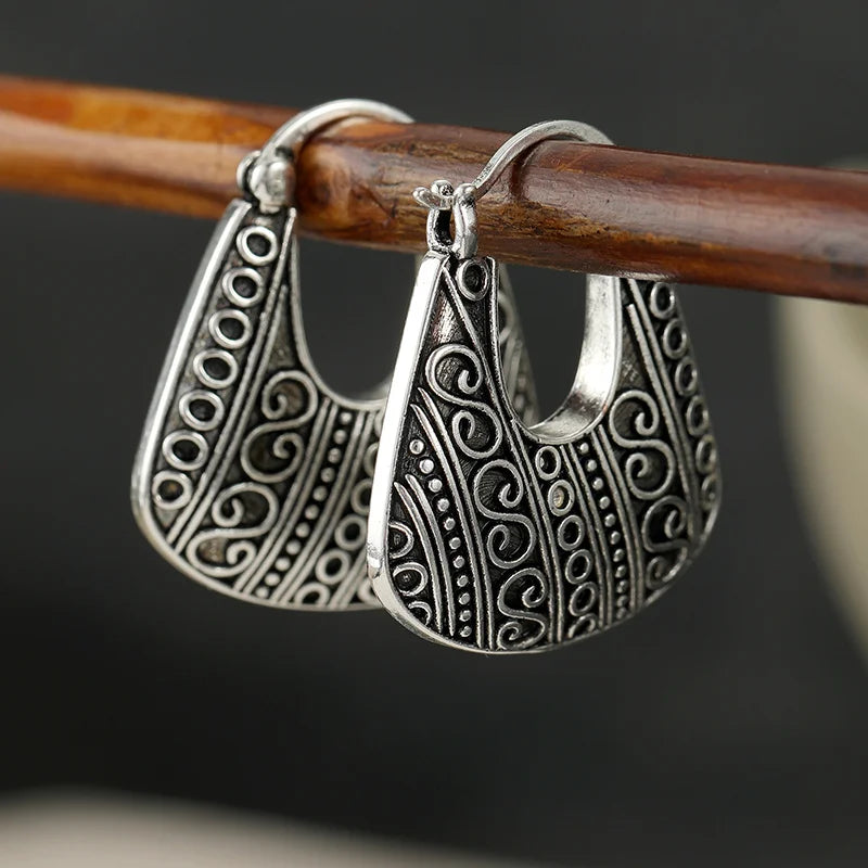 Ladies' Vintage Totem Earrings Spiral Relief Pattern Design Daily Commuting Versatile Ear Buckle Exotic Style Earrings