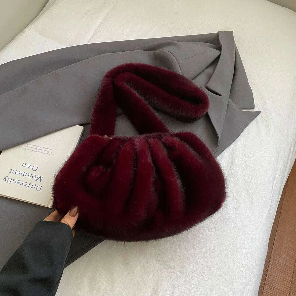 fashionable-wrinkled-cloud-bag-soft-faux-fur-small-shoulder-bags-for-women-2026-winter-trend-korean-plush-handbags-crossbody-bagkimludkimlud-35556864