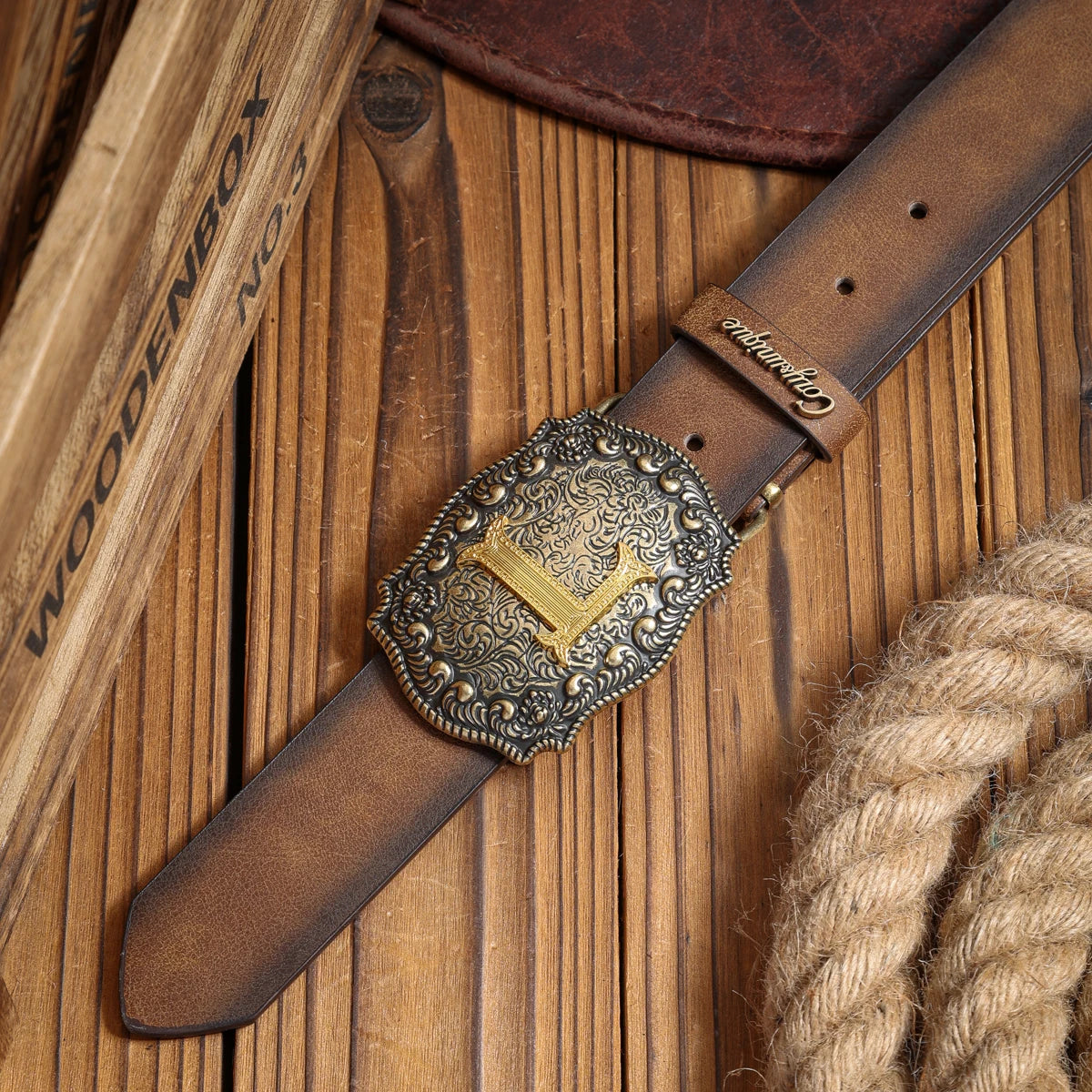 A PU belt suitable for both men and women, combining the style of western denim and retro, is perfect for daily casual outings