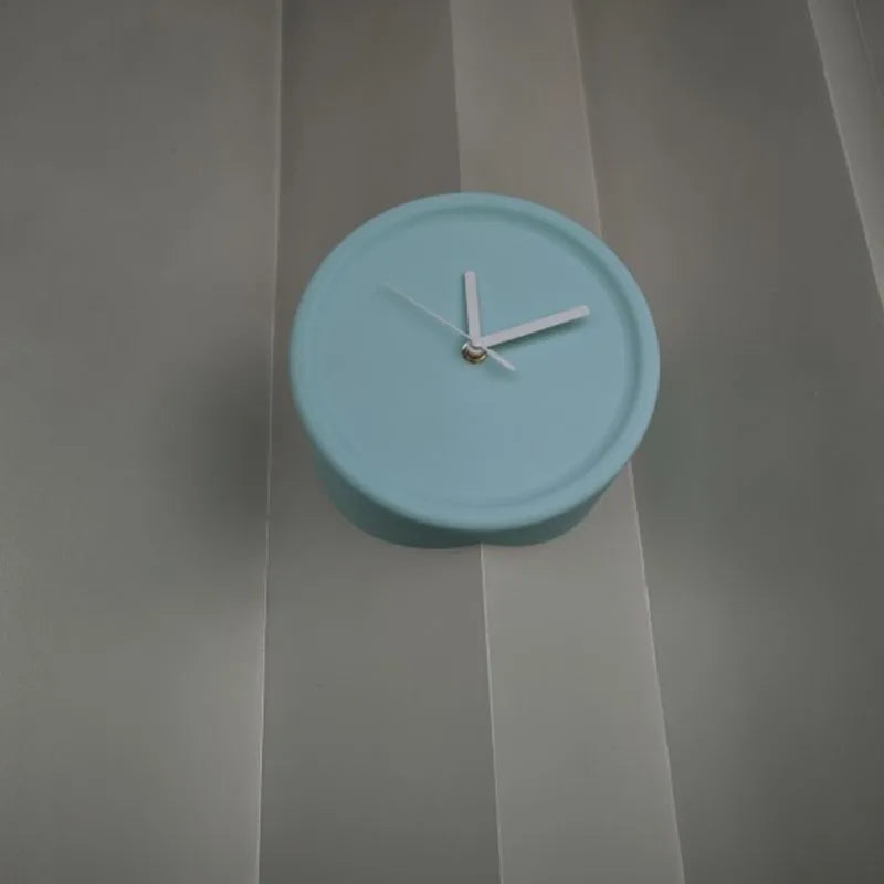 Nordic Minimalist Resin Wall Clock Xenomorph Design With Quiet Sweep Movement — Red | KIMLUD