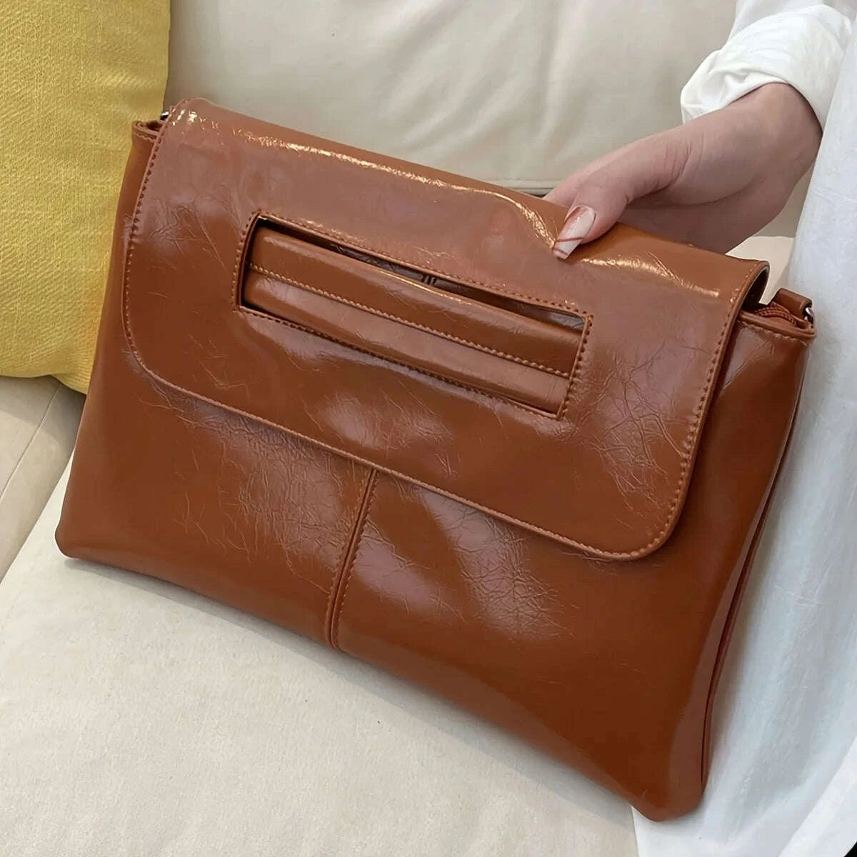 KIMLUD, Elegant retro-style handbag with wrist strap, large-capacity ladies' handbag, khaki zipper, perfect for parties and weddings. No, KIMLUD Womens Clothes