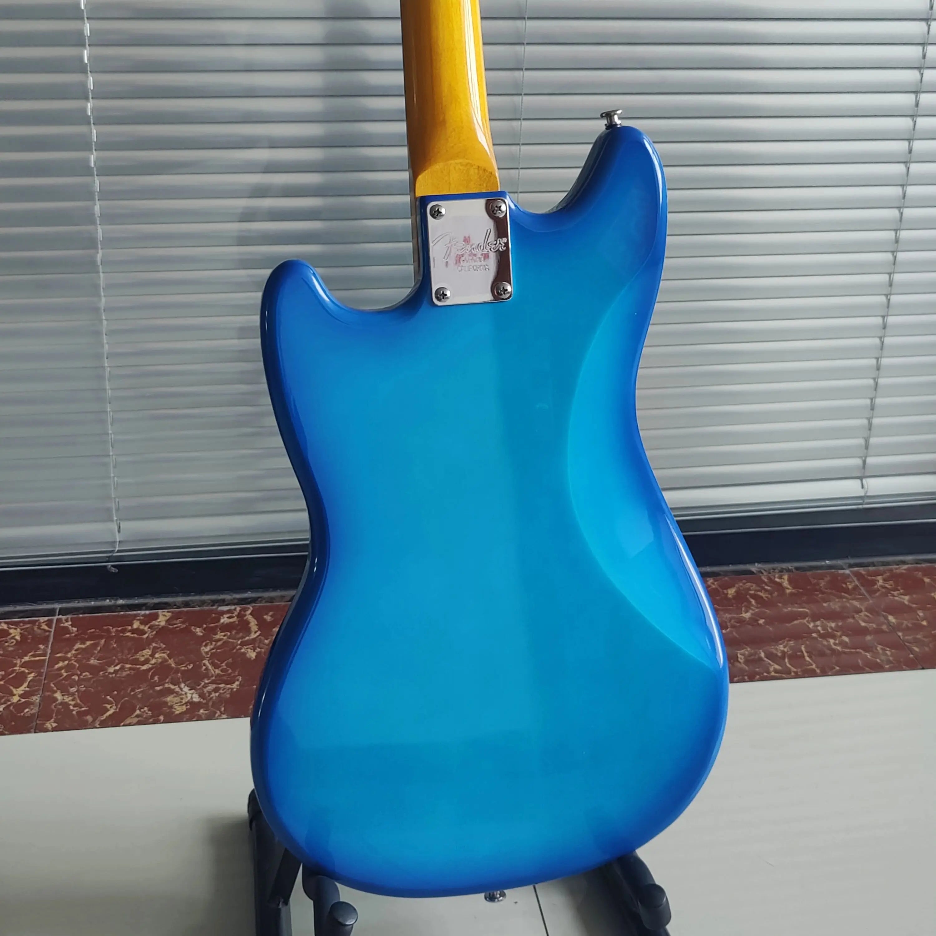 Mahogany Striped Electric Guitar — Sparkle White | KIMLUD