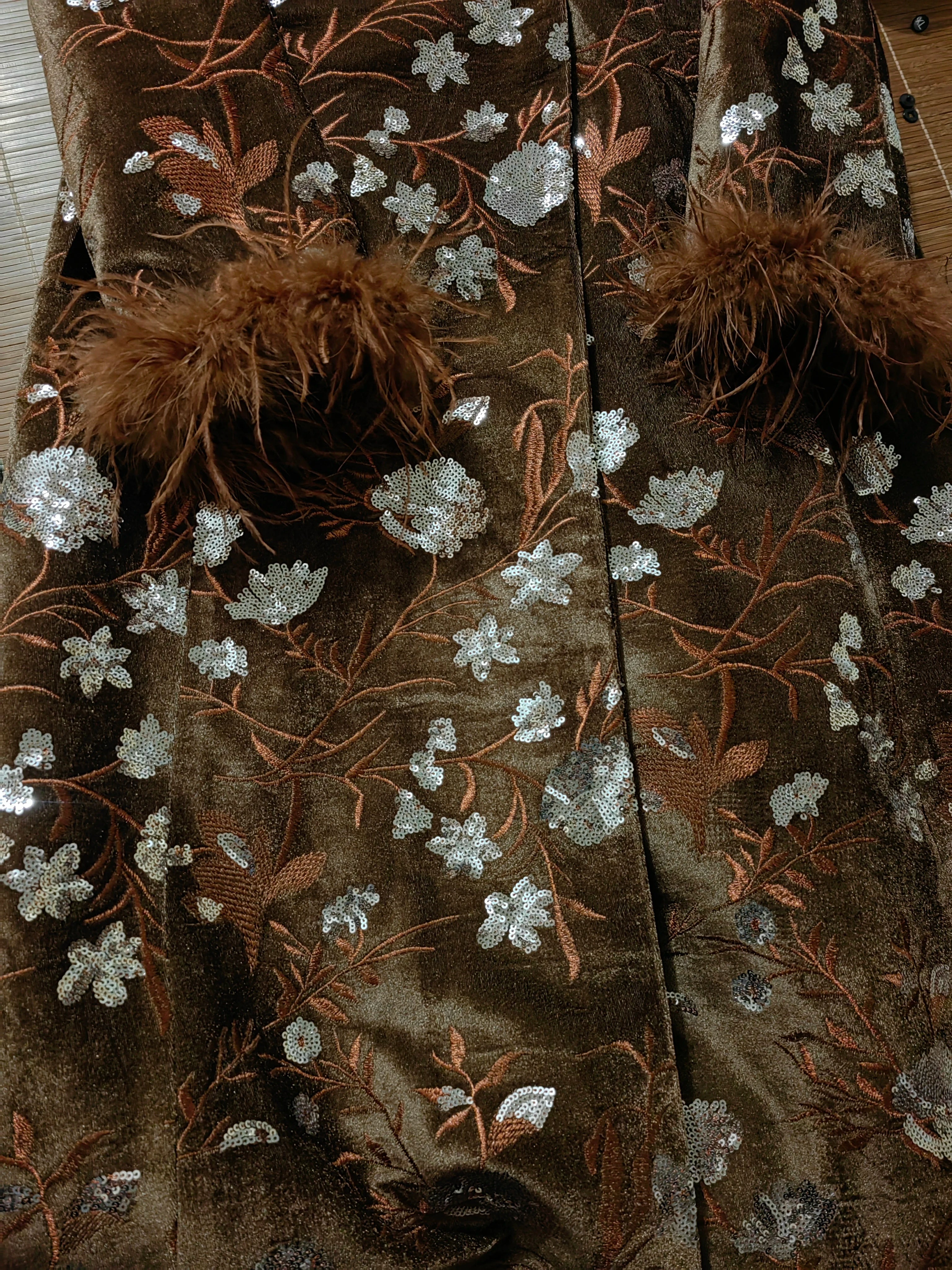 Golden Velvet Sequins Windbreaker Coat Autumn/Winter New English style Luxury Sequin Embroidered Women's Coat