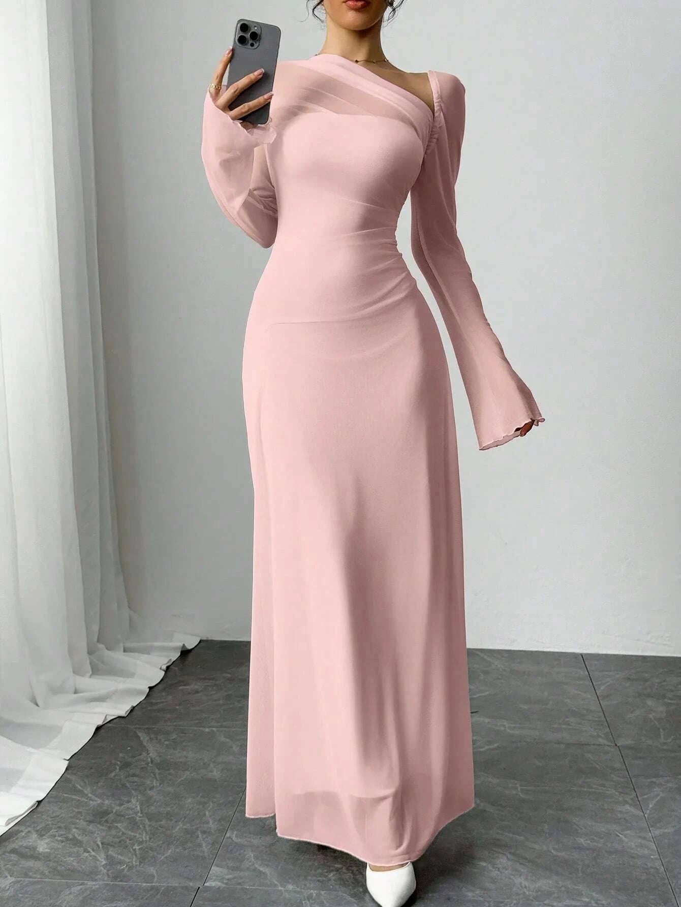 New spring/summer women's pink tulle explosion slim irregular diagonal shoulder ultra long dress