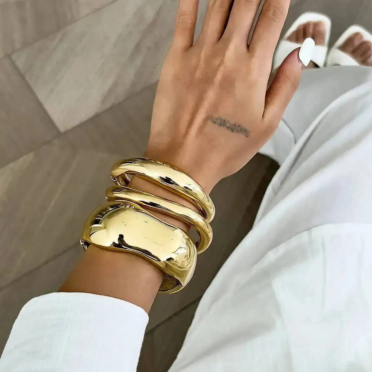 Punk Metal Spring Wide Bangles Geometric Interlocking Articulation — Gold | KIMLUD