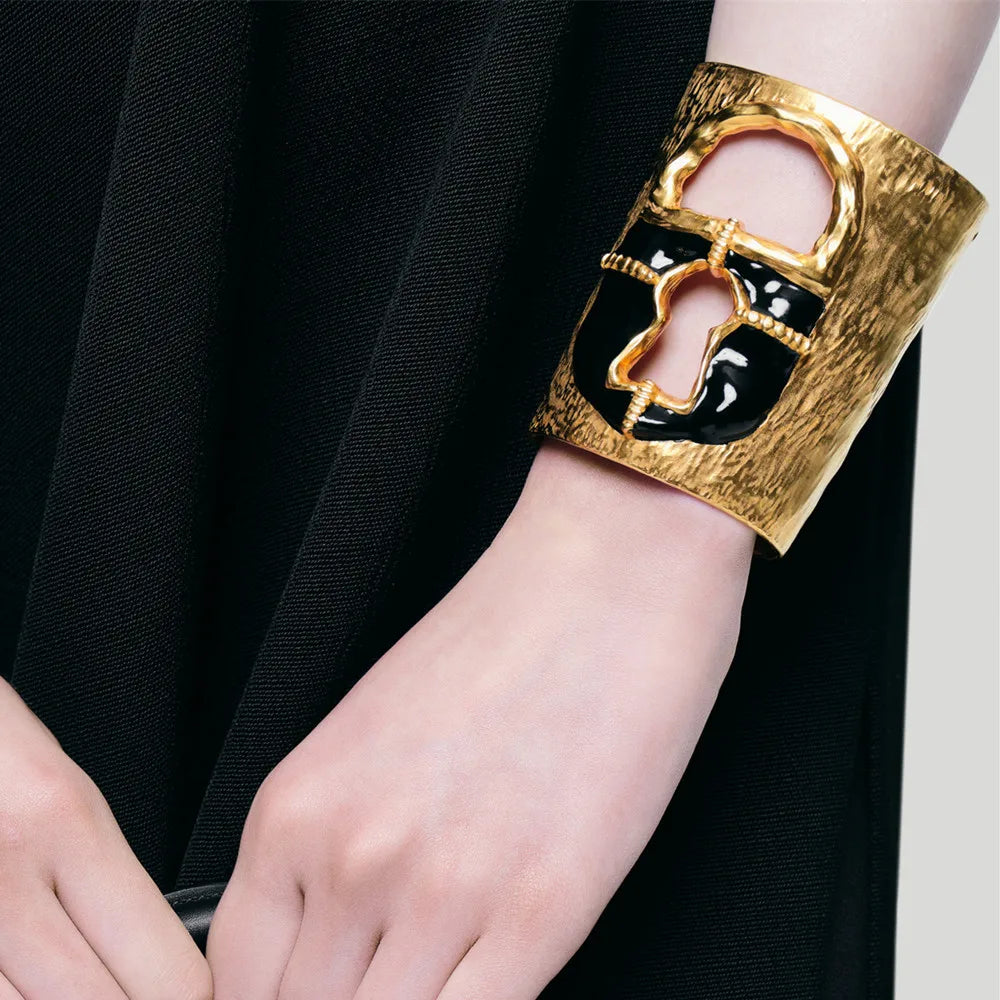 New Brand Fashion Show Alloy Metal Lock Cuff Bracelet For Women Fashion Jewelry Exaggerated Hand Open Bangles Accessories
