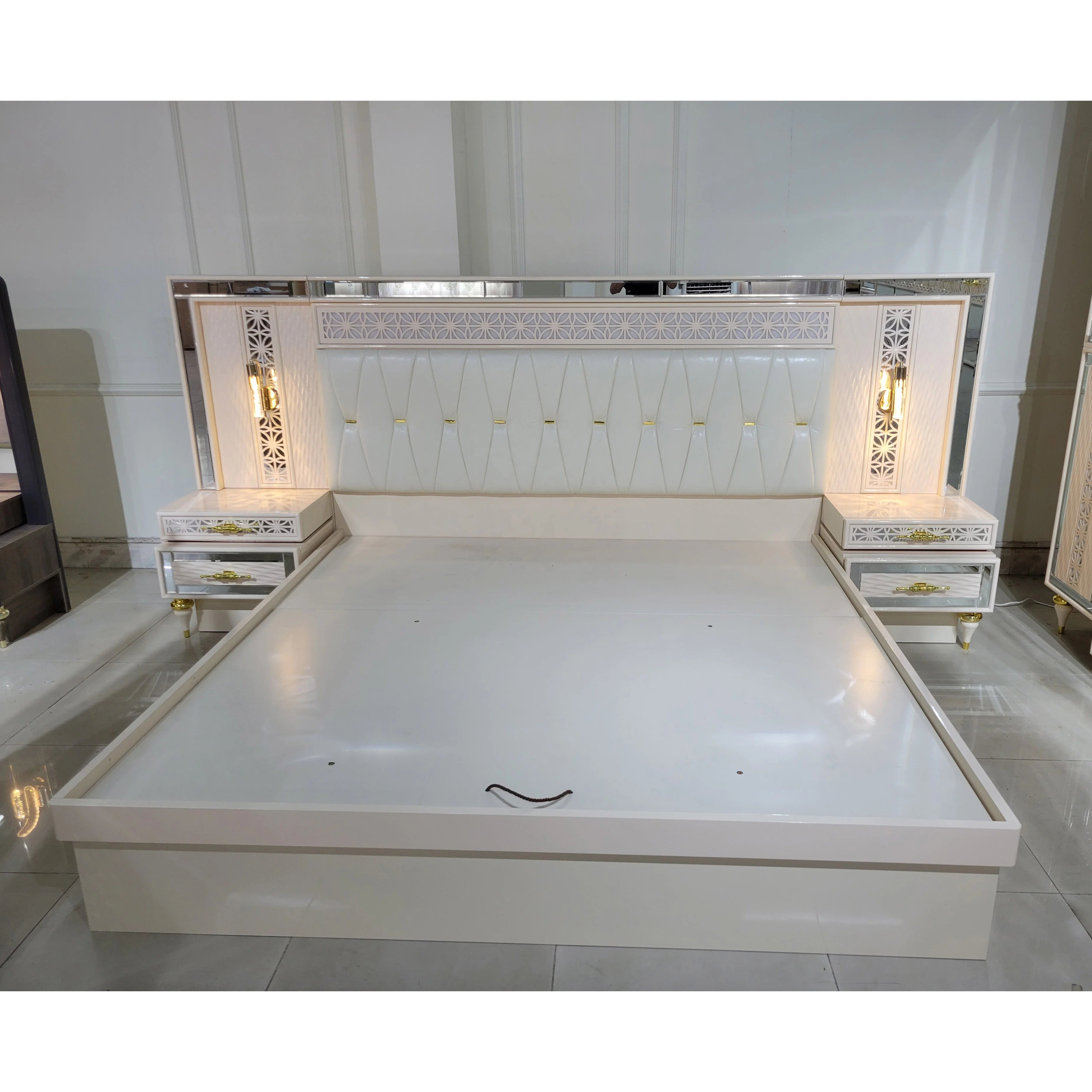 A High Gloss MDF White Painted Wood Bedroom Set Custom Modern Home Hotel Furniture with King Bed and Storage