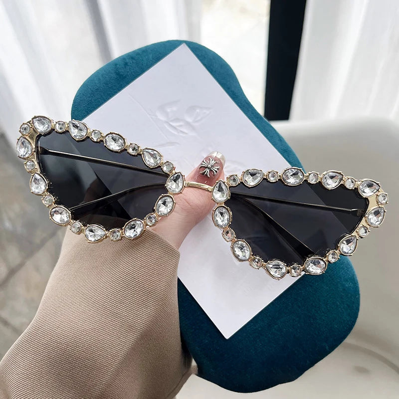KLASSNUM Luxury Woman Sunglasses Cat-eye Rhinestone Sunglasses 2024 Trendy Party Eyepiece Glitter Metal Frame Color Lens Shades