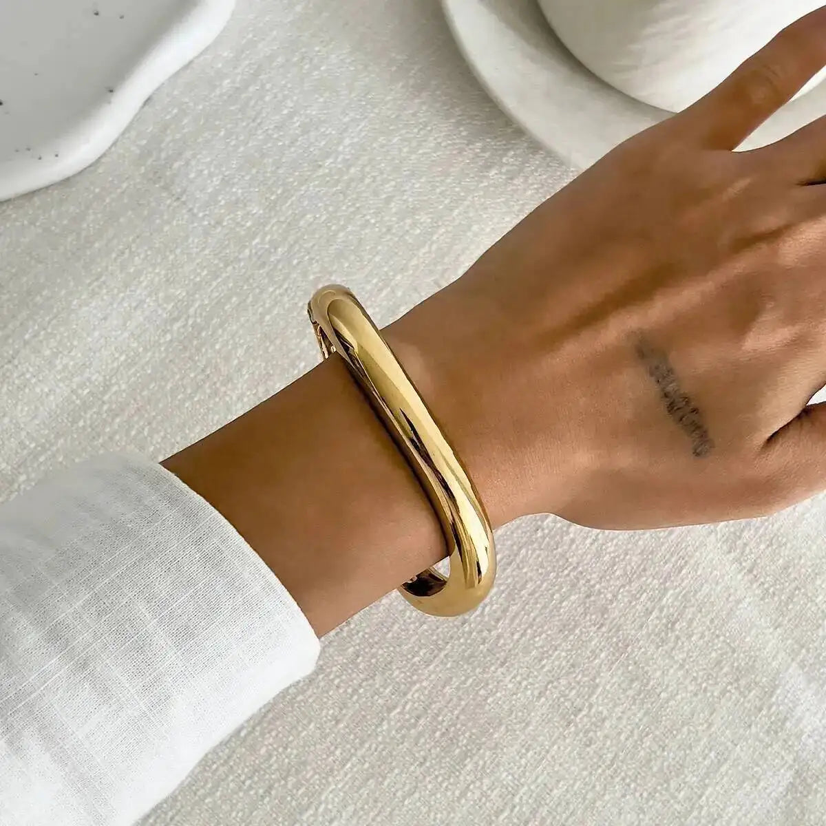 Punk Metal Spring Wide Bangles Geometric Interlocking Articulation — Gold | KIMLUD