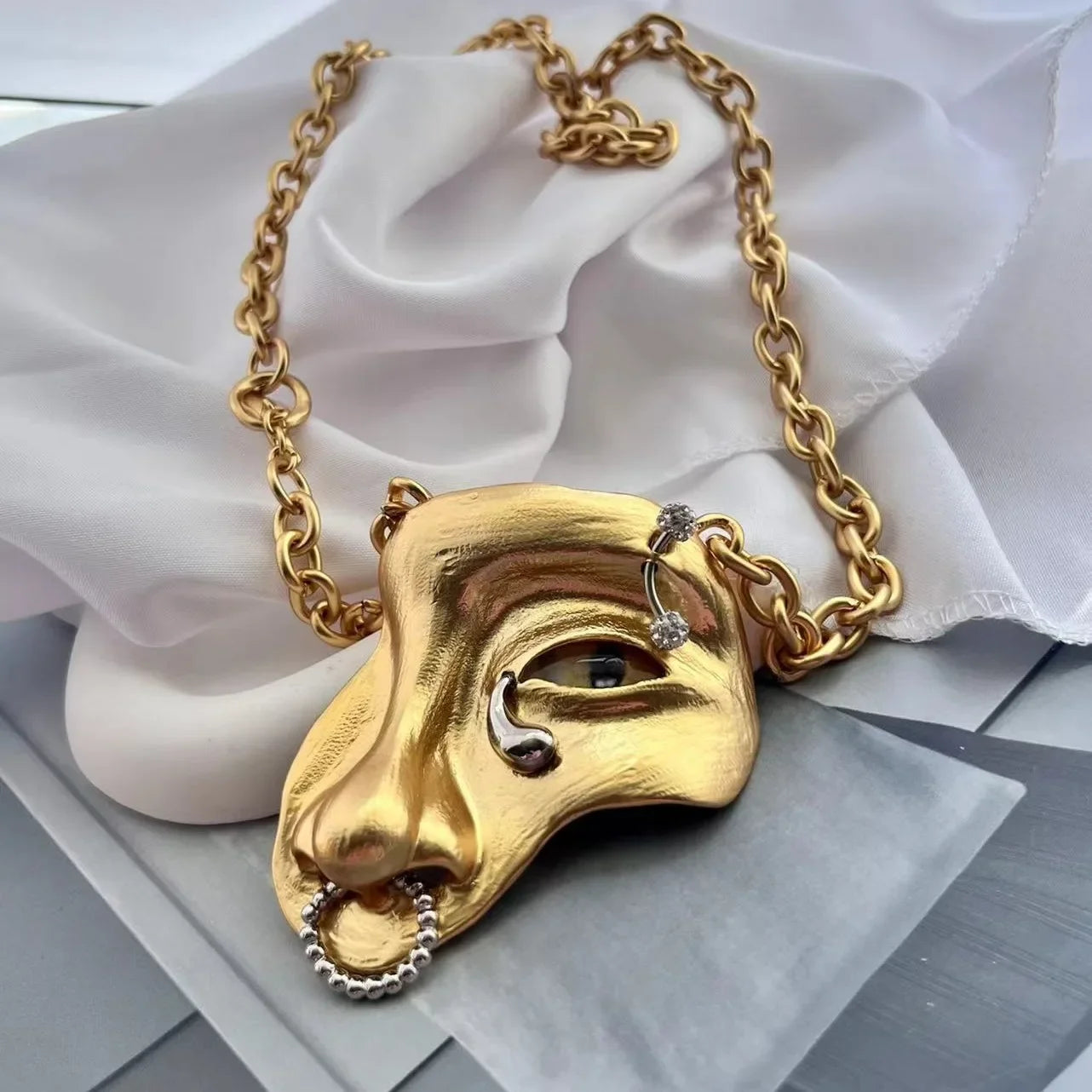 European and American New Retro Popular Abstract Luxury Surrealism Devil's Eye Exquisite High-quality Necklace