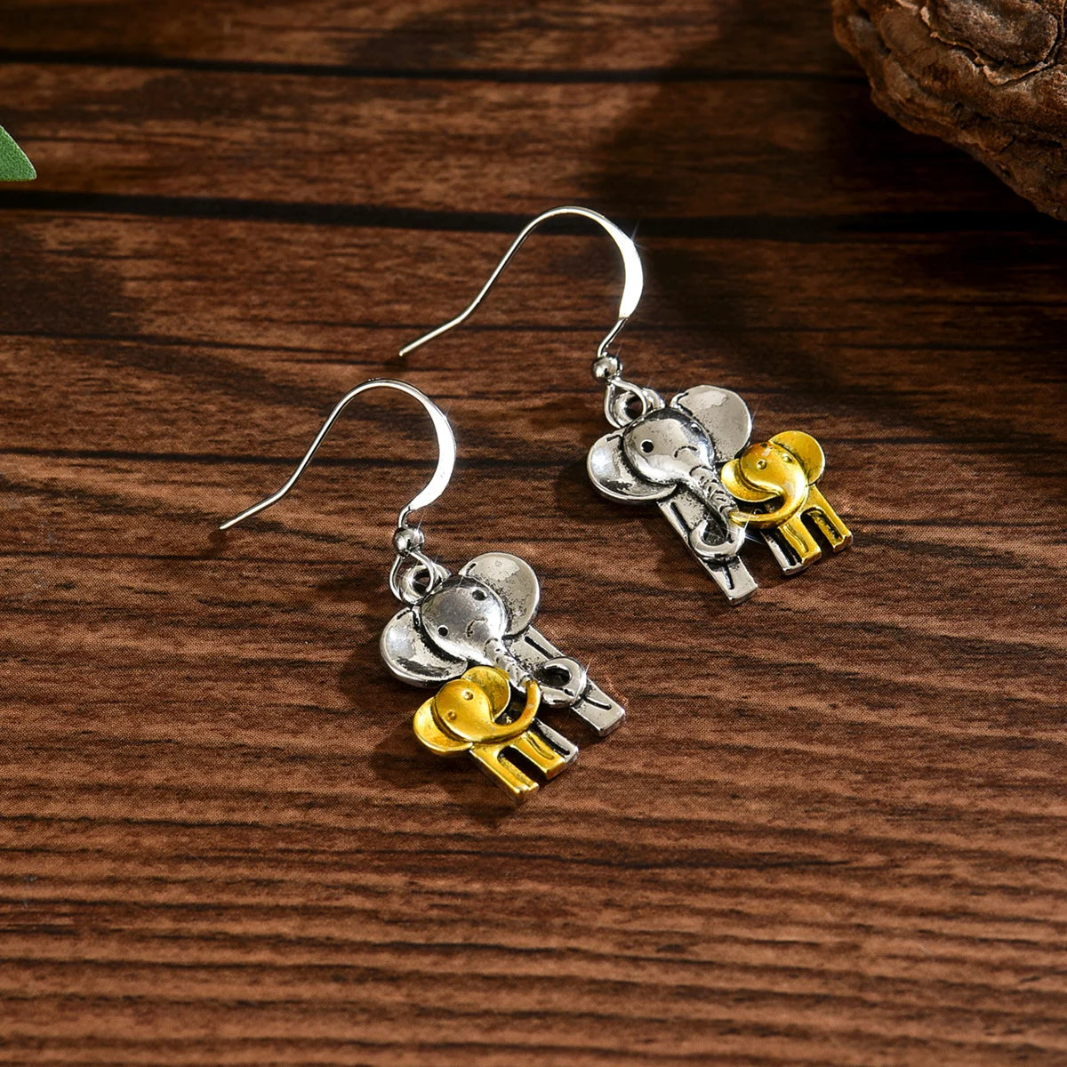 Retro Elephant Mom and Baby Elephant Small Animal Earrings Fashionable and Cute niche Design Women's Jewelry