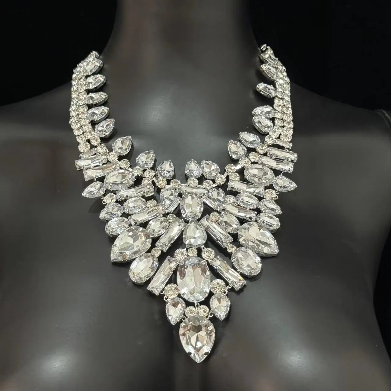 Luxurious geometric necklace, exaggerated rhinestone collarbone chain, retro banquet accessory
