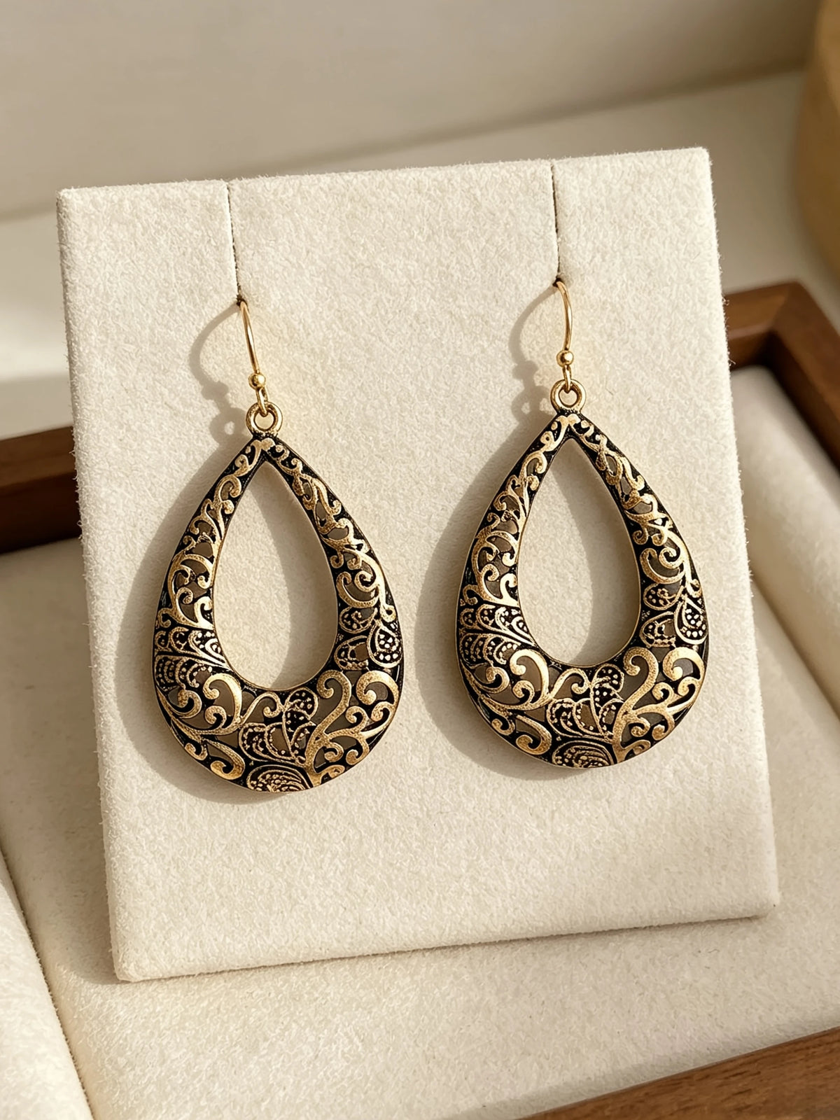 Fashionable Ladies' Earrings Vintage Craft Hollow Carved Tear-drop Shaped Earrings