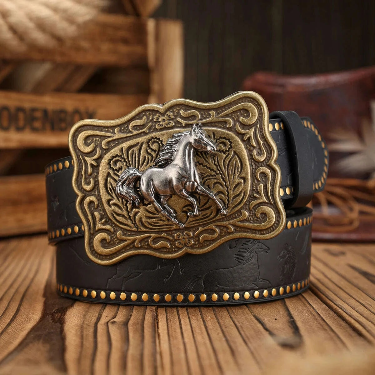 A PU belt suitable for both men and women, combining the style of western denim and retro, is perfect for daily casual outings