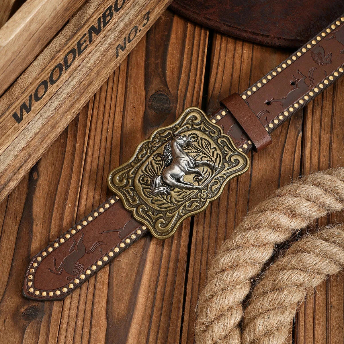 A PU belt suitable for both men and women, combining the style of western denim and retro, is perfect for daily casual outings
