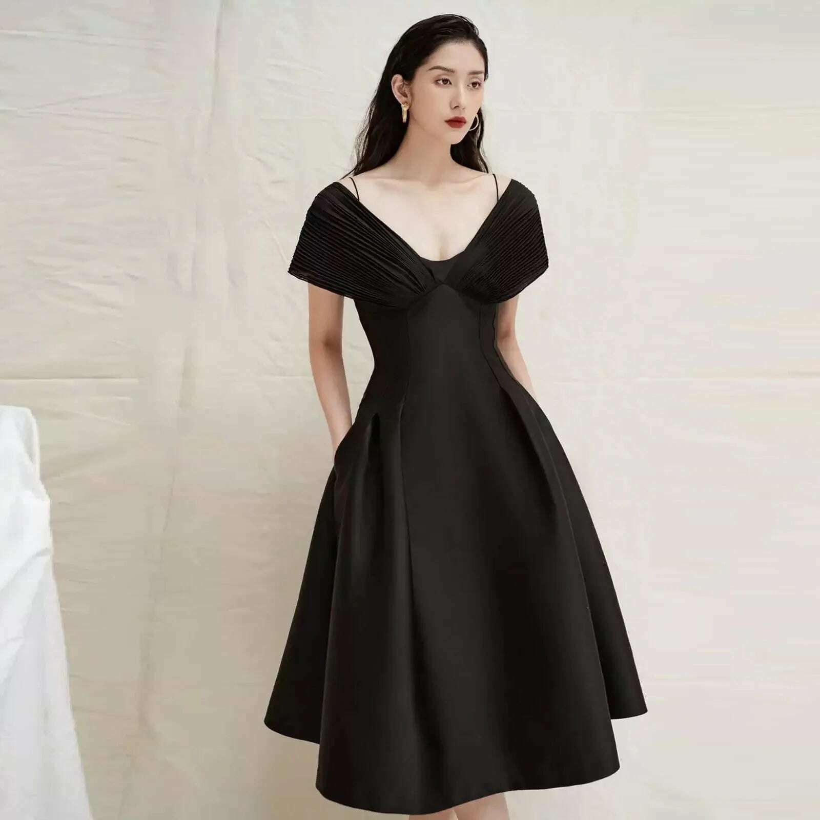 DEAT Evening Dress V-neck Backless Pleated High Waist Solid Color Elegant Women's Party Dress 2024 Spring New Fashion 13DB2496, KIMLUD Women's Clothes