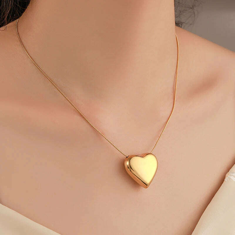 European and American Hip Hop Simple Peach Heart Pendant Titanium Steel Necklace for Girls Sexy Clavicle Chain for Women jewelry - KIMLUD