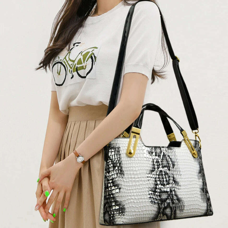 Fashion Trend Noble Women Handbag Python Pattern Luxury Ladies Party Handbag and Purse Elegant Wedding Party Casual Tote 2023 - KIMLUD