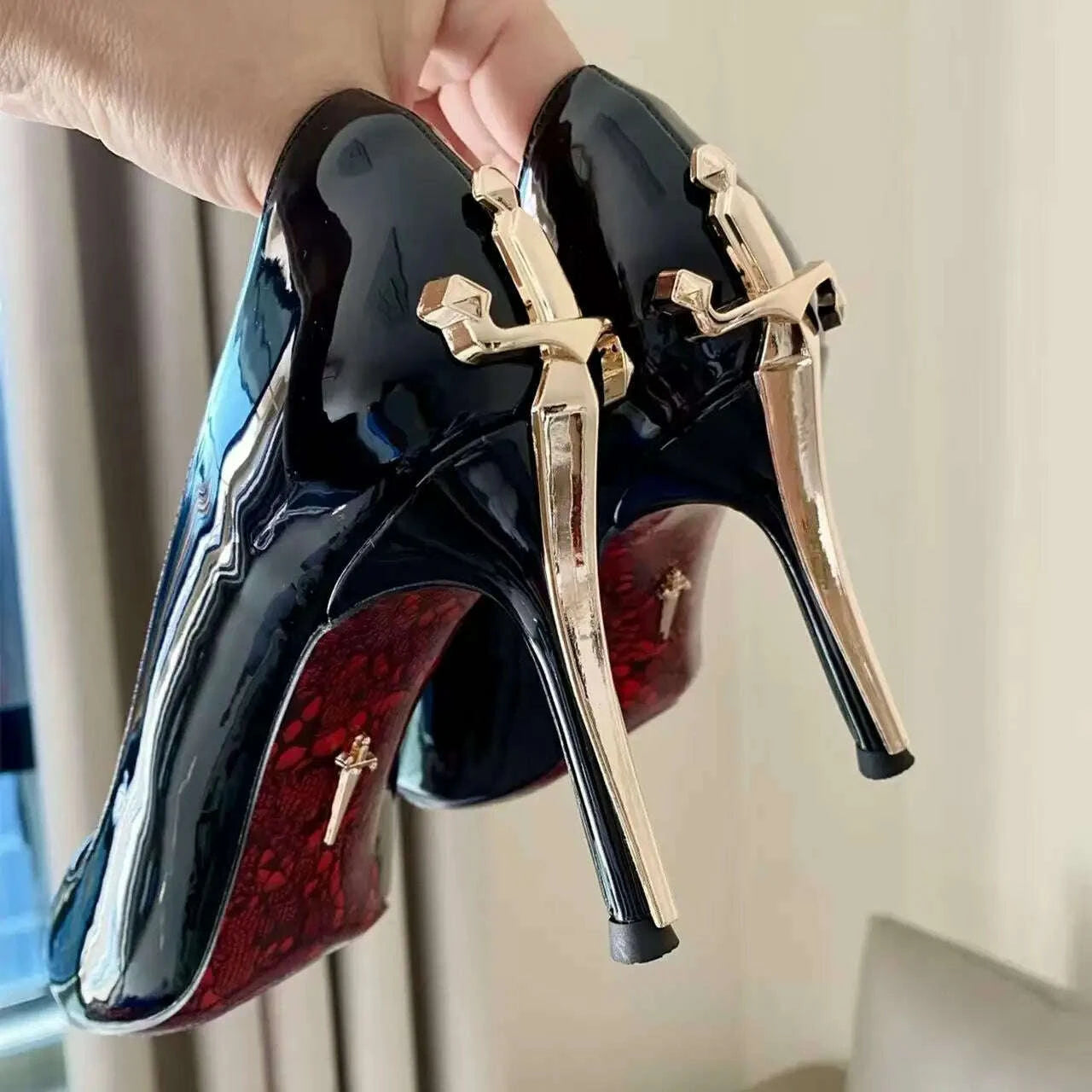 High Heels, Pointed Red Sole, Sharp Blade, Scepter, Patent Leather, Metallic, Sexy, Ladies in Arms, High-end Black Single Shoes