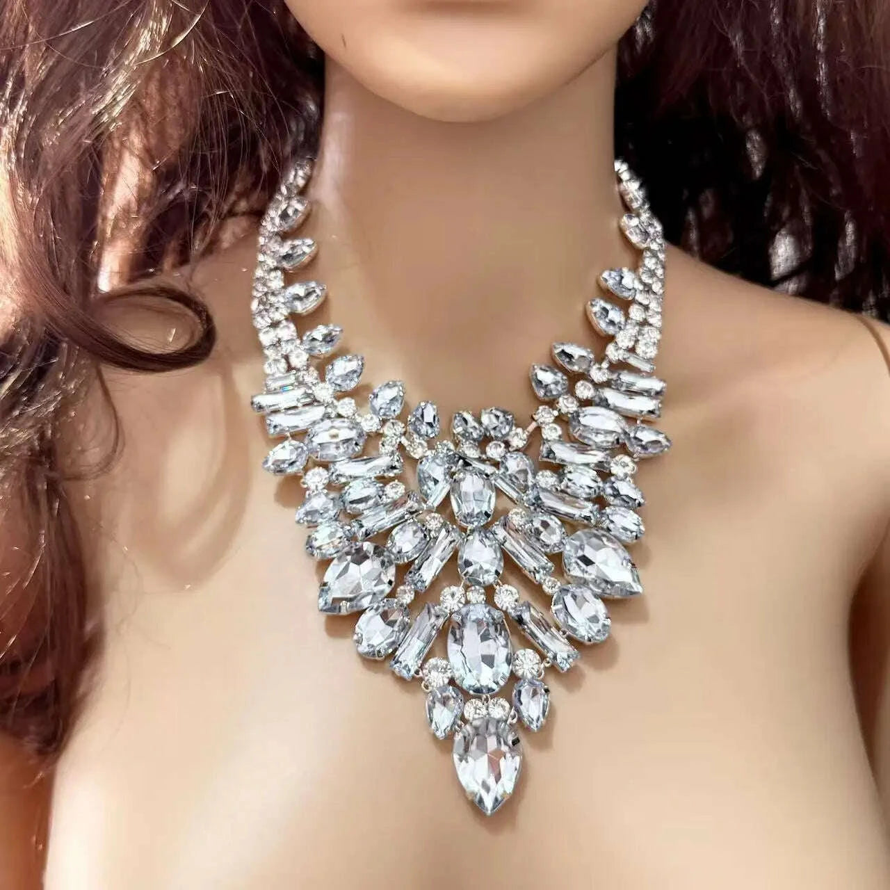 Luxurious geometric necklace, exaggerated rhinestone collarbone chain, retro banquet accessory