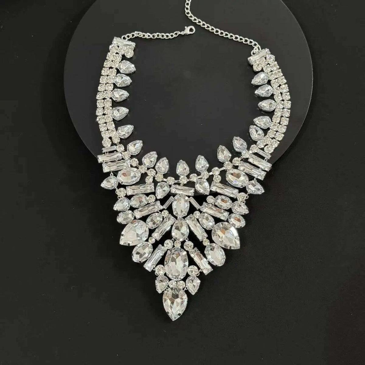 Luxurious geometric necklace, exaggerated rhinestone collarbone chain, retro banquet accessory