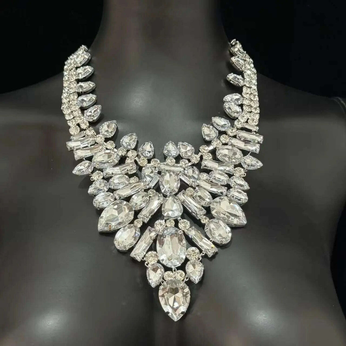 Luxurious geometric necklace, exaggerated rhinestone collarbone chain, retro banquet accessory