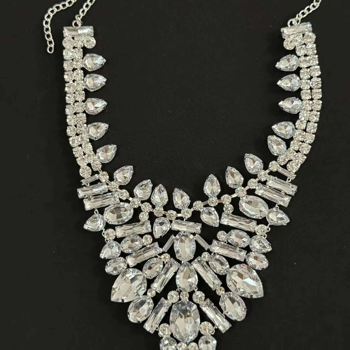 Luxurious geometric necklace, exaggerated rhinestone collarbone chain, retro banquet accessory