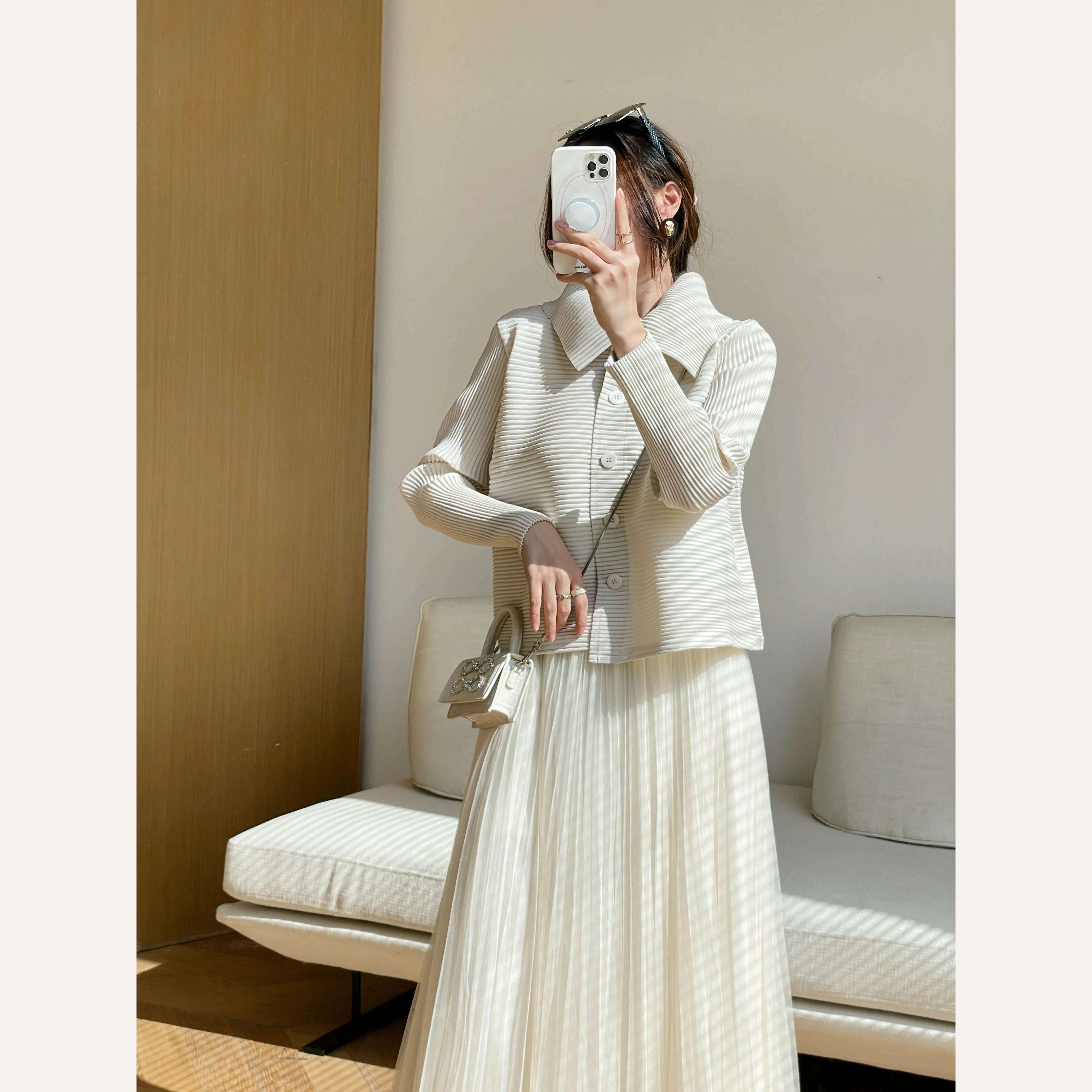 KIMLUD, Miyake Pleated Short Top Spring/summer 2023 New Long-sleeved Lapel Single-breasted A-shaped Loose Short Jacket Trench Coat, KIMLUD Womens Clothes