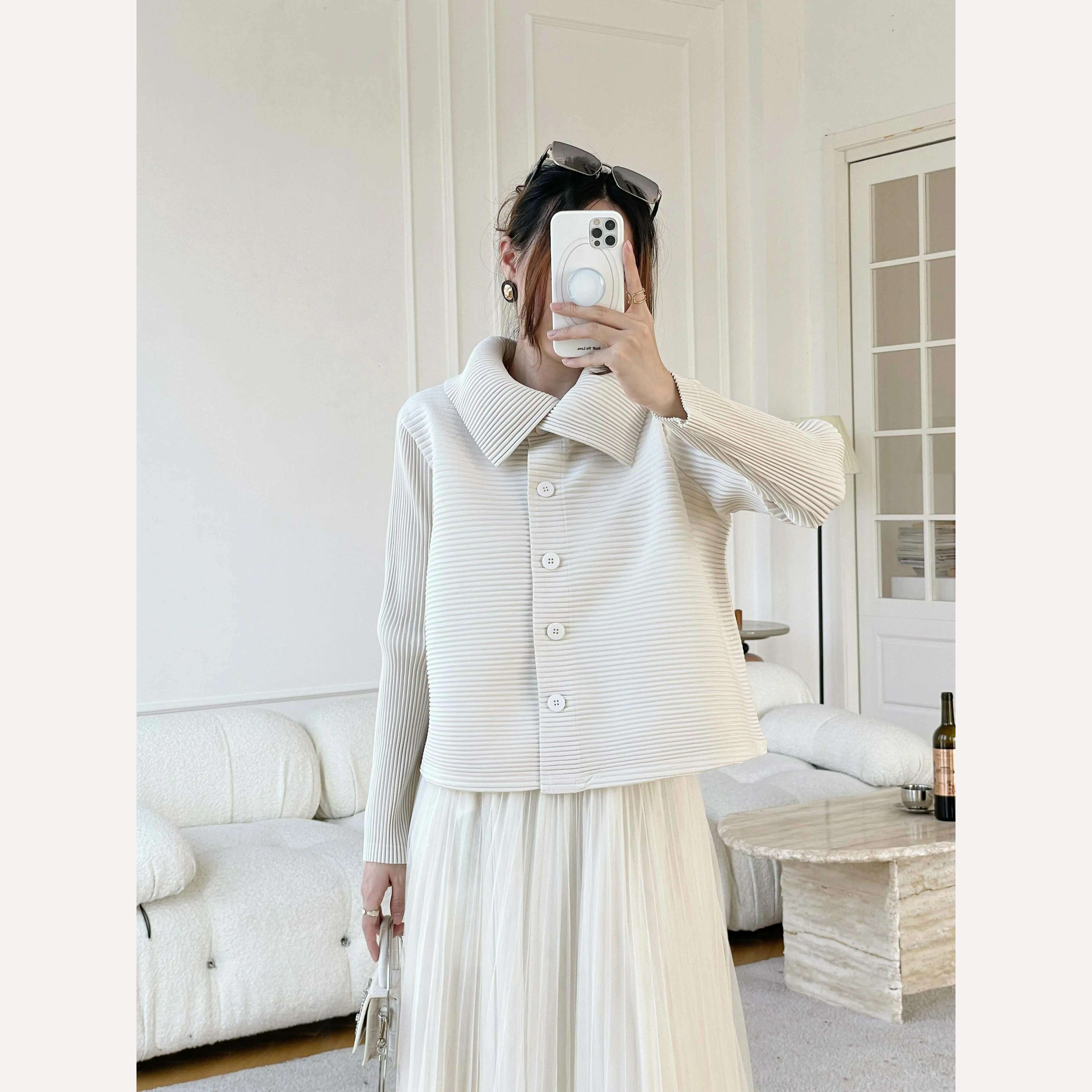 KIMLUD, Miyake Pleated Short Top Spring/summer 2023 New Long-sleeved Lapel Single-breasted A-shaped Loose Short Jacket Trench Coat, KIMLUD Womens Clothes